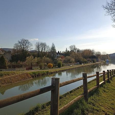 Gîte Le 16, Sous Les Trémières Fleurey-sur-Ouche Esterno foto